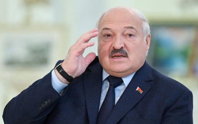 Лукашенко се появи и опроверга слуховете, че страда от тежка болест