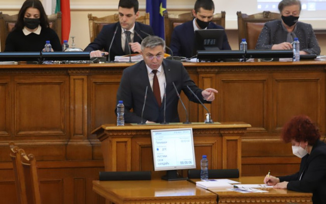 Карадайъ: Свидетели сме на тотален разпад на държавата