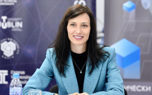 Мария Габриел търси подкрепа за кабинет на срещи с политически сили в НС