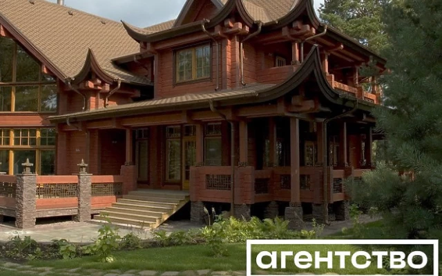 Дворецът на Шойгу: Крещящ лукс, басейни, фигура на Буда