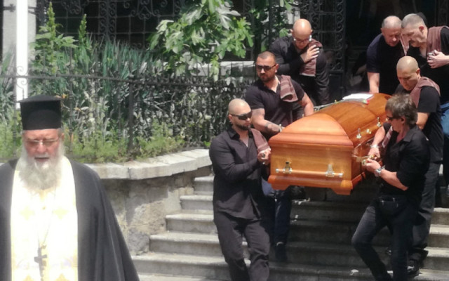 И Златко Баретата сред стотиците опечалени, изпратили "брат Галев" в последния му път