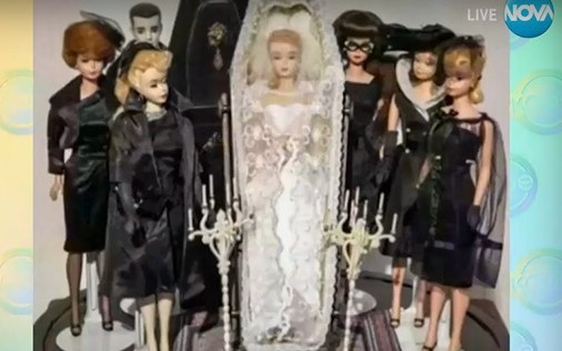 Комплект с Барби в ковчег и скърбящи кукли ужаси родители