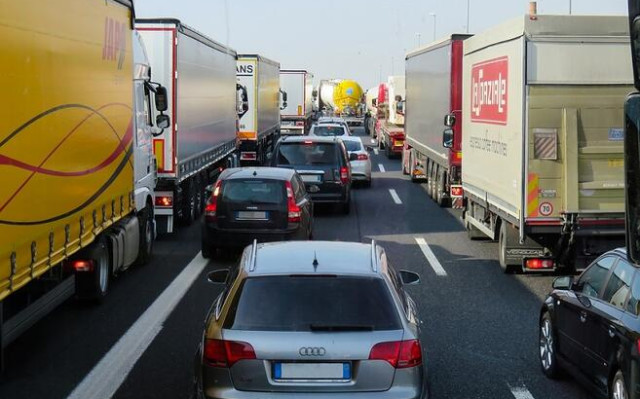 Близо километър опашка от коли на Кулата- Промахон