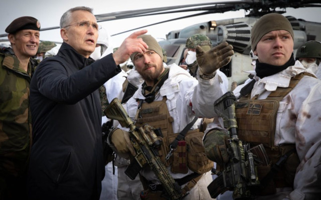 Столтенберг остава още година начело на НАТО, обяви, че светът е опасно място