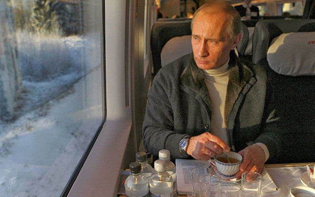 Влакът, с който се придвижва Путин, има уред за вентилация на бели дробове, дефибрилатор, турска баня и бойни ядра