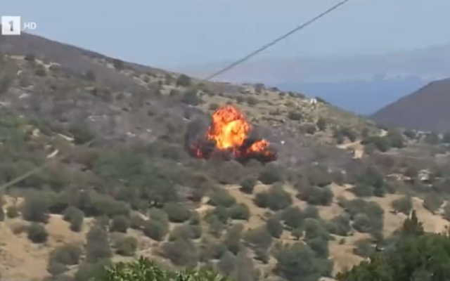 Разби се самолет, борещ се с пожарите в Гърция (ВИДЕО)