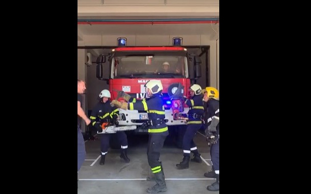 Танцът на българските пожарникари ВИДЕО