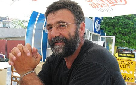 Писателят Христо Стоянов шокира: Пред очите ми убиха жена в Ботевград