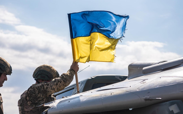 Зеленски пусна впечатляващи СНИМКИ и обяви: Украинското знаме е живо, това значи, че всяко знаме в Европа ще бъде живо
