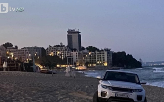 Украински джип влезе на плаж във Варна и стигна почти до морето