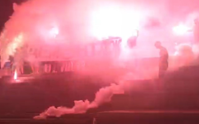 Футболни фенове нападнаха палатковия лагер пред Паметника на съветската армия