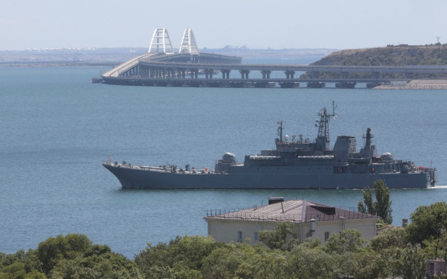 Руски танкер в Керченския пролив е бил ударен от украински безпилотен апарат