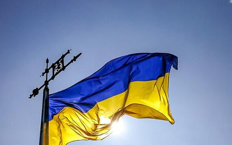 Украински спецчасти издигнаха флага на страната след десант в Крим