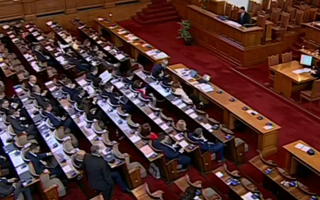 Депутатите заседават извънредно заради жестокия случай в Стара Загора