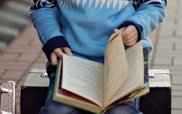 Тревожна статистика: Под 2% от родителите в България четат редовно на децата си