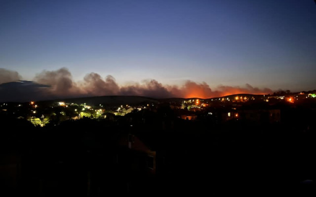Голям пожар бушува между бургаския кв.л "Рудник" и с. Изворище