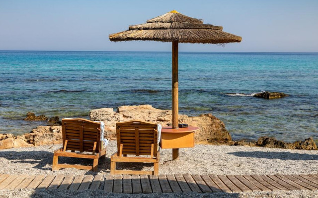 Мафията с плажните чадъри: Гърция се надигна на бунт