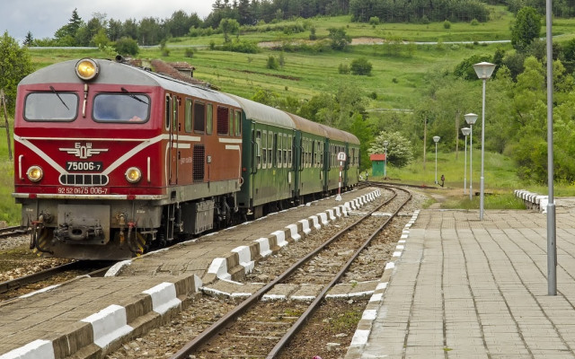БГ абсурди: Влак не изчака пътниците и ги заряза да чакат цяла нощ на строзагорската гара