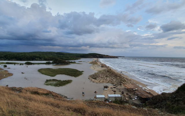 Тео Ушев се подигра с некадърието на президент, кабинет и общински власти след наводненията