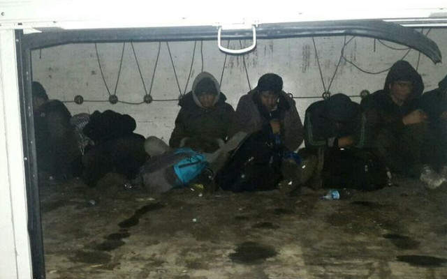 Пак екшън с мигранти в Бургас! След гонка с полицията само част са заловени, преследват останалите!