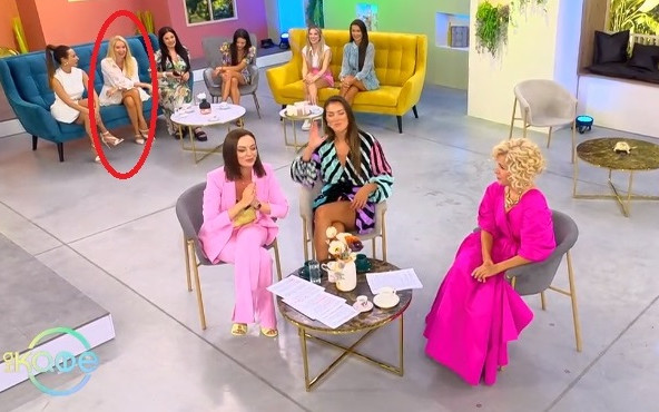 Посече я!  Гала нахока репортерка: Видяха ти се гащите!