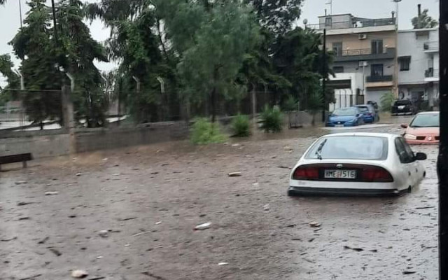 Катастрофални наводнения и в Гърция, в град Волос е страшно
