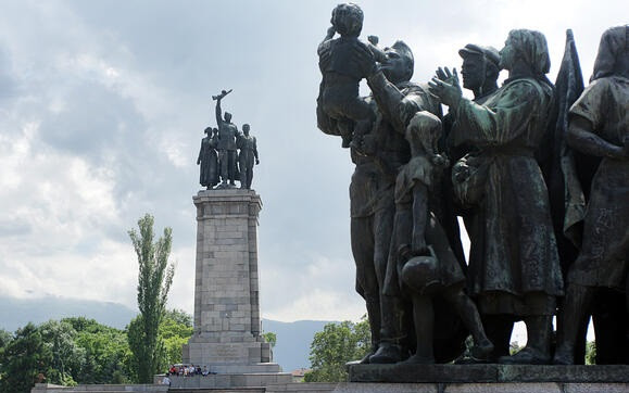 Протест в София поиска премахване на Паметника на Съветската армия