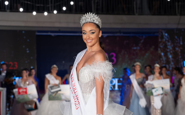 ВИДЕО Наполовина украинка стана Мис България 2023, прелестната Елизабет Кравиц отвя конкуренцията