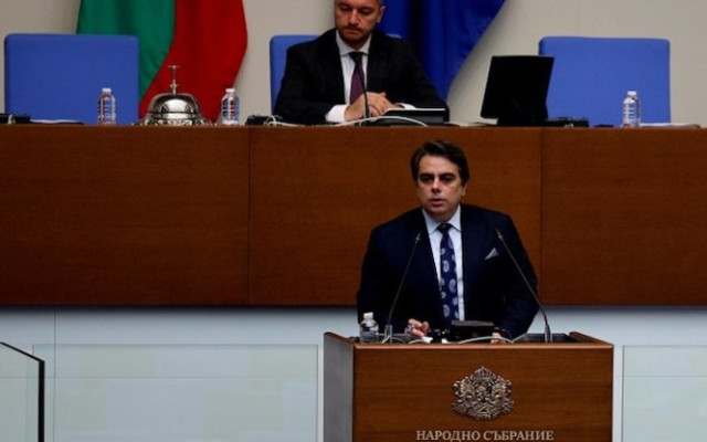 Асен Василев: България изгуби 500 милиона лева от такси за превалутиране на лева в евро