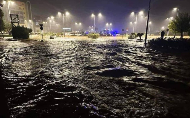 ВИДЕО В Гърция е ад, циклонът Елиас пак потопи град Волос и остров Евбея