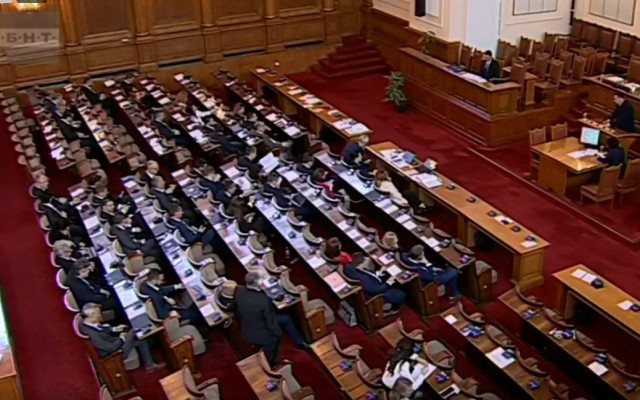 Разделянето на КПКОНПИ блокира извънредното заседание на парламента