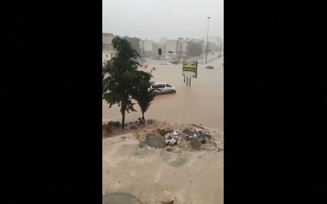 Наводненията в Либия отнеха живота на 150 души