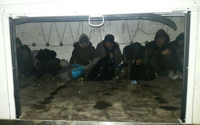 Нови 80 нелегални мигранти спипани в камион на входа на София