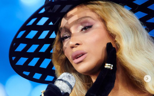 Бащата на Бионсе сравни дъщеря си с Азис