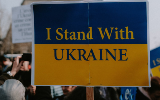 Външните министри на ЕС обсъждат зимния пакет помощ за Украйна