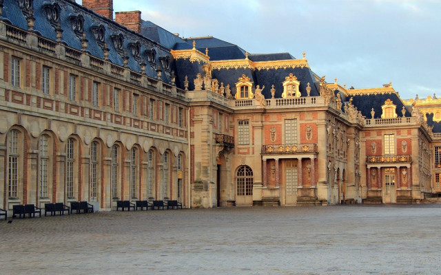 Пак евакуираха Версайския дворец, днес остава затворен