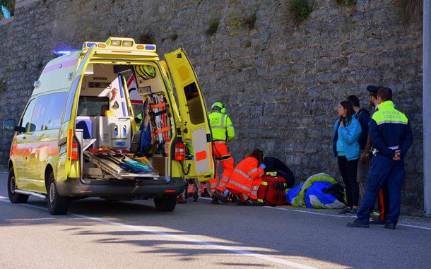 Нечовешко!  Каналджии изхвърлиха сирийка с церебрална парализа на пътя край Свиленград