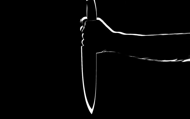 Намушкаха с нож полицай в гърдите в ромски квартал в Казанлък
