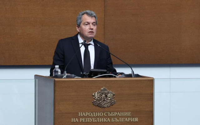 Тошко Йорданов получи забележка в парламента, нарече Денков „придатък“ и „секретарка на Пеевски“
