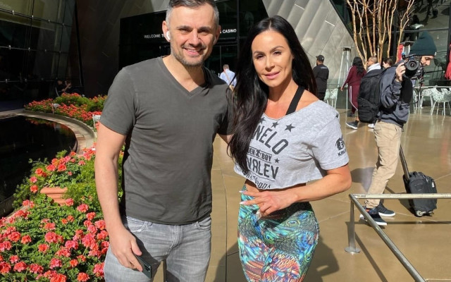 Желаете връзка с по-млад мъж, а сте над 40? Вижте каква тактика да следвате