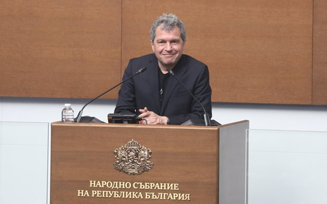 Според Тошко Йорданов е възможно правителството да не изкара до края на годината