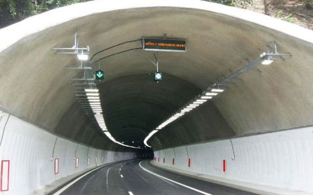 Ремонти на тунели ще затрудняват трафика по АМ "Хемус" поне две години