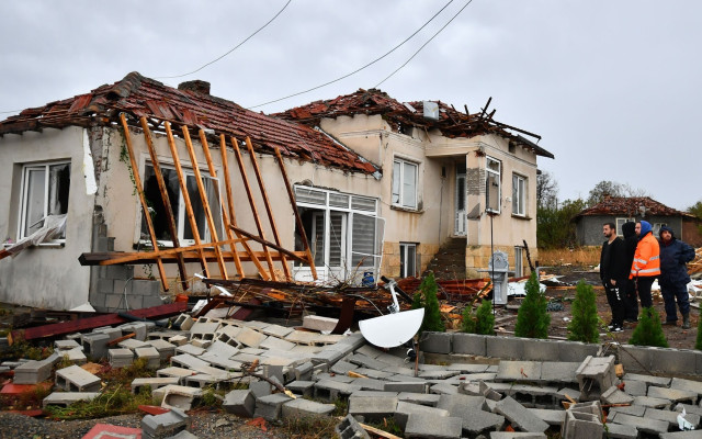 Двама загинали след водното бедствие в страната