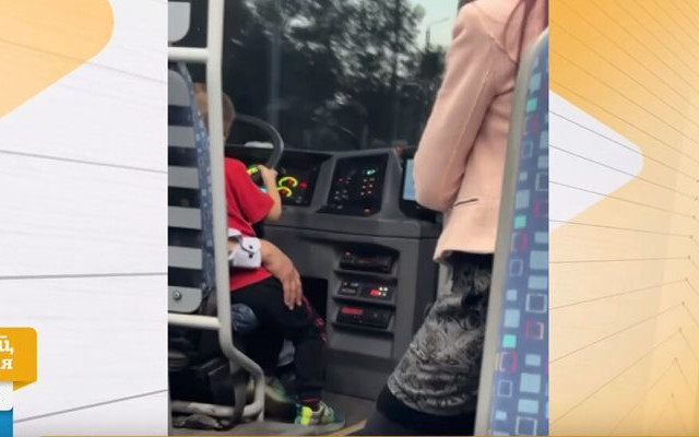 Шофьорът на рейс в Пловдив, предоставил на дете да кормува, се размина с акт