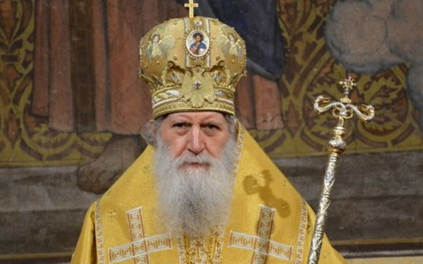 Патриарх Неофит е на командно дишане във ВМА