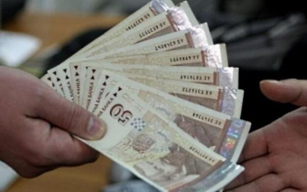 Прагът на плащането в брой остава 10 000 лв, реши Бюджетната комисия на НС