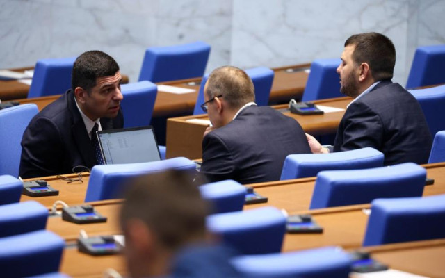 След спор и скандали в парламента: Депутатите гласуваха да дадем безвъзмездно БТР-и на Украйна