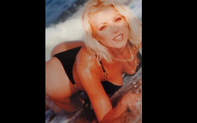 Волната Пеперуда Кати заголи бедър от Египет (СНИМКИ)