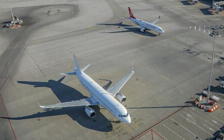 На летище София спряха излитащите самолети, пътниците чакат в тях