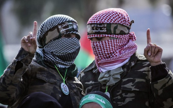 Хамас освободи 13 заложници, сред тях немкиня с 2 деца